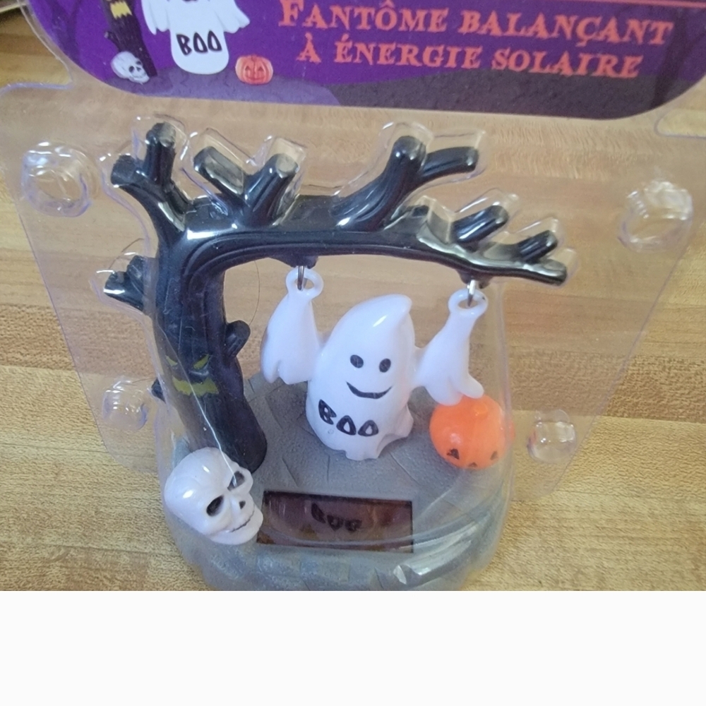 Solar-Powered Swinging Ghost Decoration